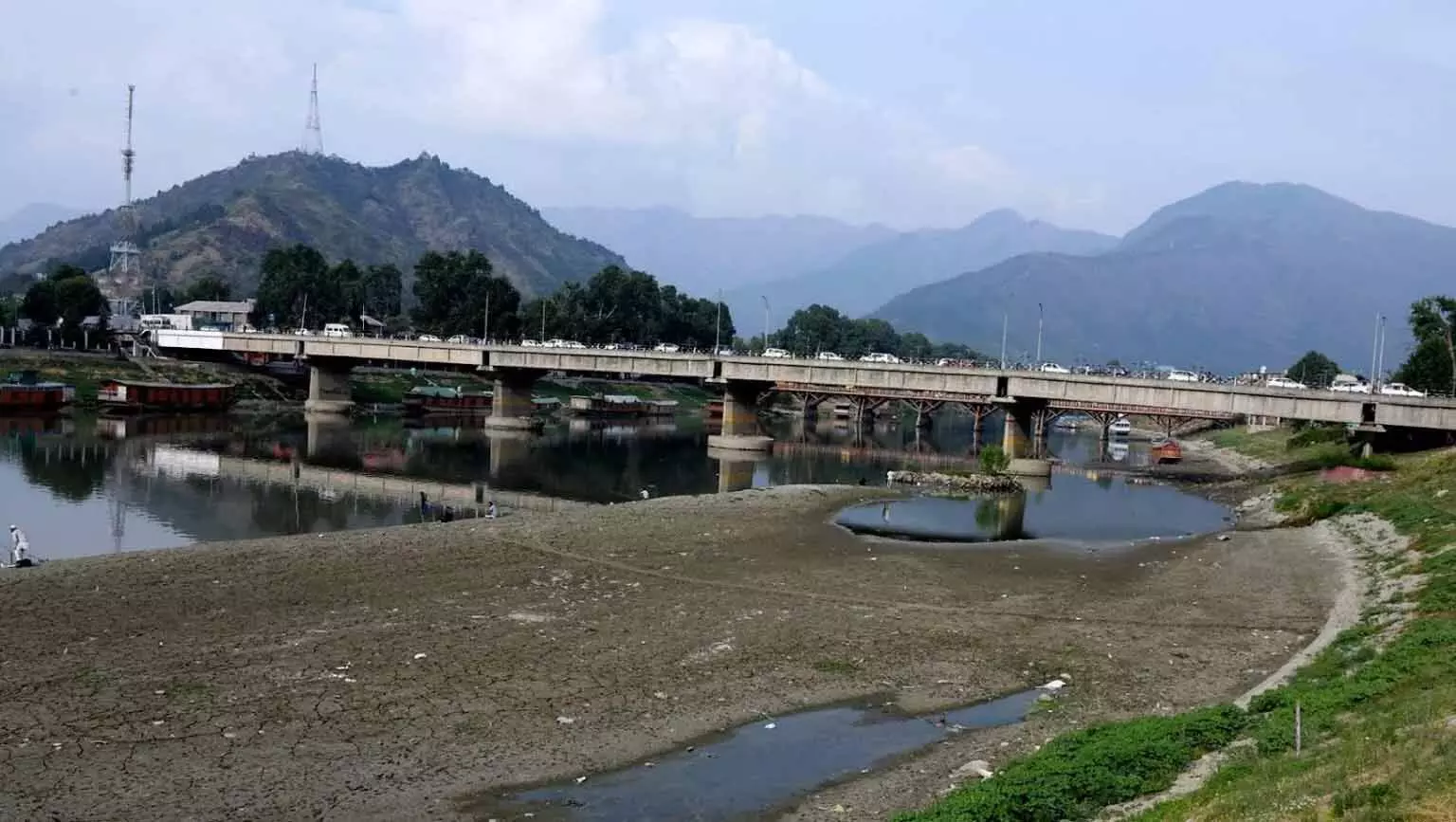 rainfall in Kashmir: कश्मीर में कम वर्षा का असर