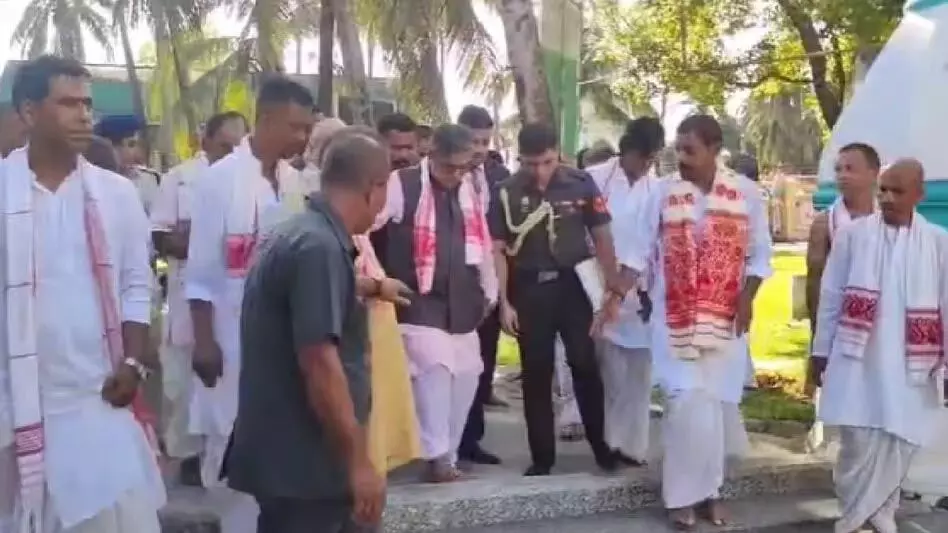 Assam : राज्यपाल कटारिया ने बारपेटा सत्र के दौरे के दौरान वैष्णव विरासत की प्रशंसा की
