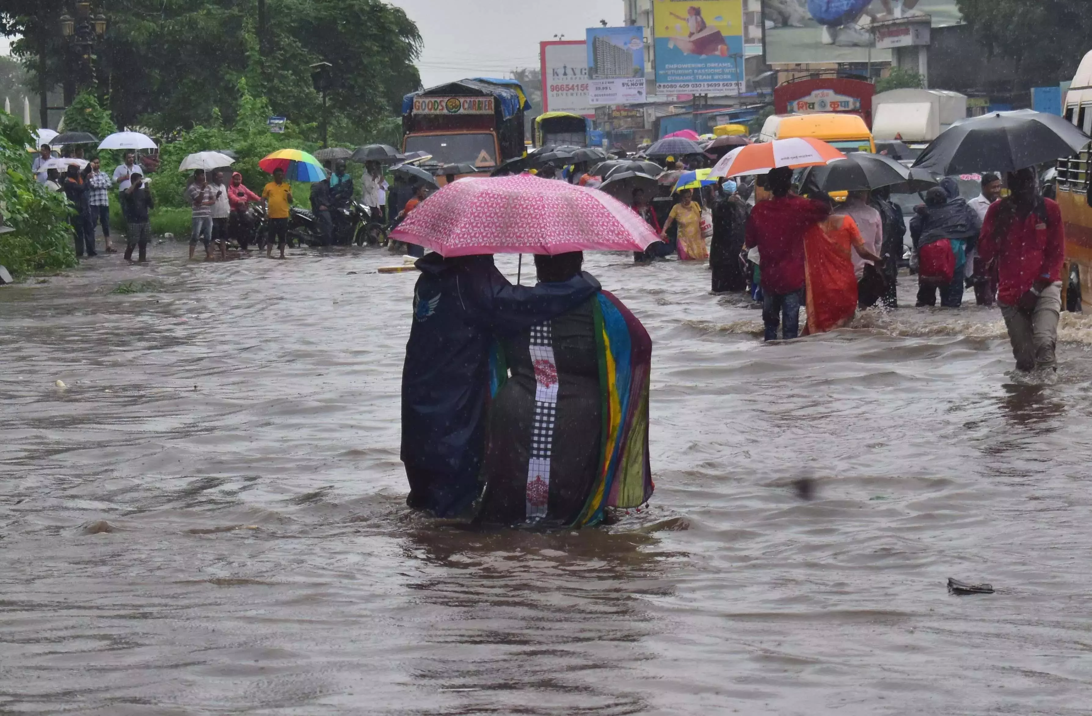 Hyderabad में अत्यधिक बारिश, यात्रा संबंधी सलाह जारी
