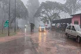 Kiriburu : किरीबुरु में घना कोहरा और लगातार हो रही बारिश