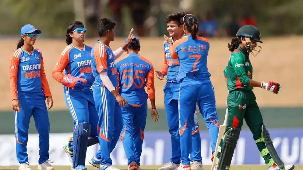Renuka Singh और राधा यादव ने बांग्लादेश को हराया