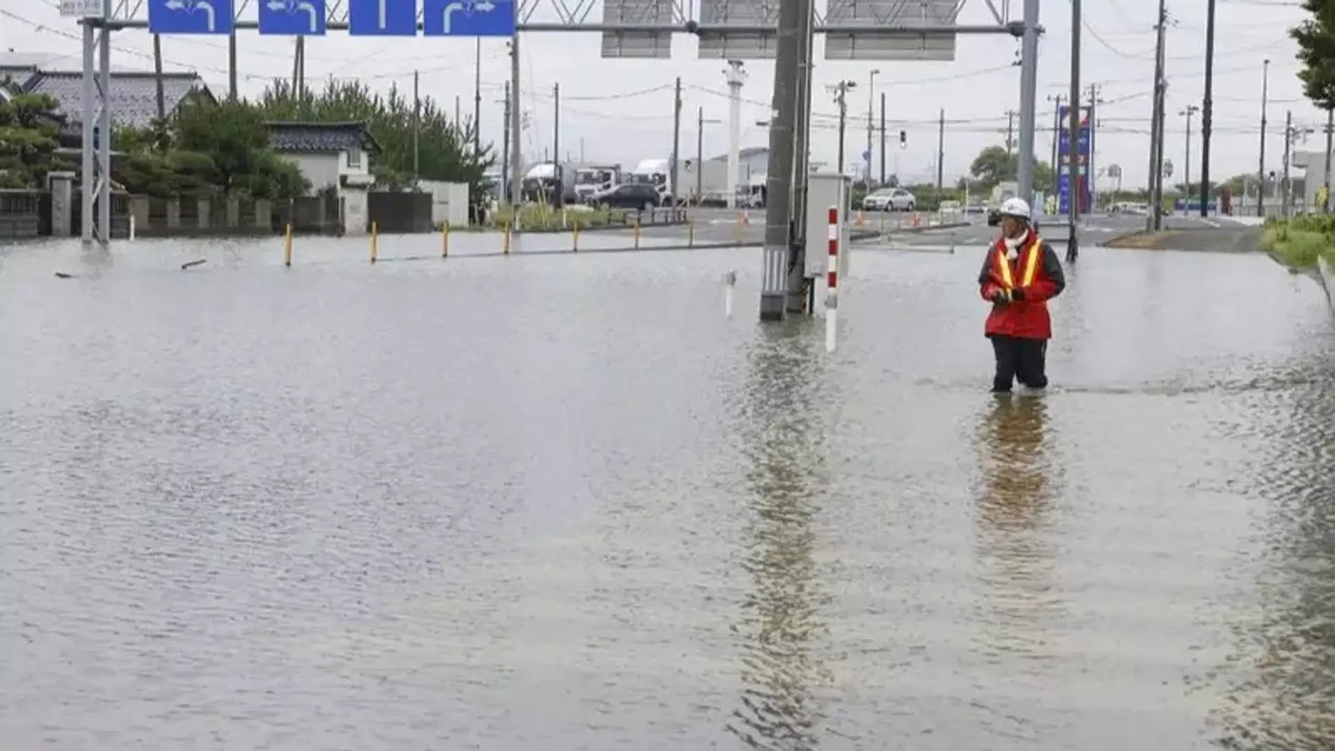 Japan में बारिश ने मचाई तबाही, बुलेट ट्रेन सेवाएं आंशिक रूप से स्थगित