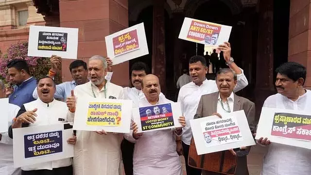 भाजपा ने Karnataka के विरोध प्रदर्शन को संसद तक पहुंचाया