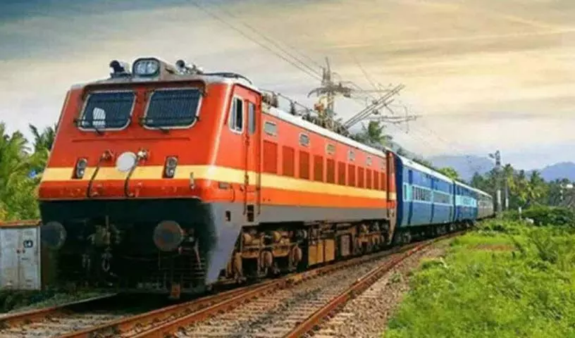 Hyderabad: ट्रेन में चोरों ने यात्रियों के हैंड बैग चुराए