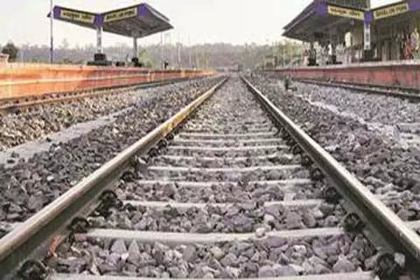 Odisha: एक ही ट्रैक पर आई 4 ट्रेनें, मची हड़कंप