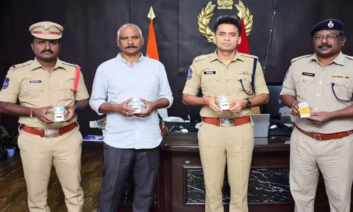 Sircilla के सभी पुलिस स्टेशनों को ड्रग परीक्षण किट उपलब्ध कराए गए