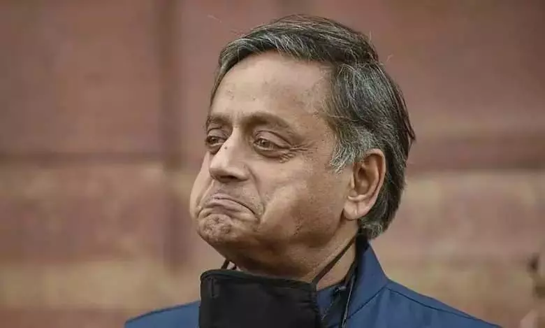 Tharoor ने सरकारी नौकरियों में ट्रांसजेंडरो को 1% आरक्षण देने के लिए विधेयक पेश किया