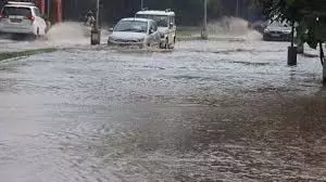 UP Heavy Rain: अगले 48 घंटों में यूपी के कई जिलों में भारी बारिश का अलर्ट