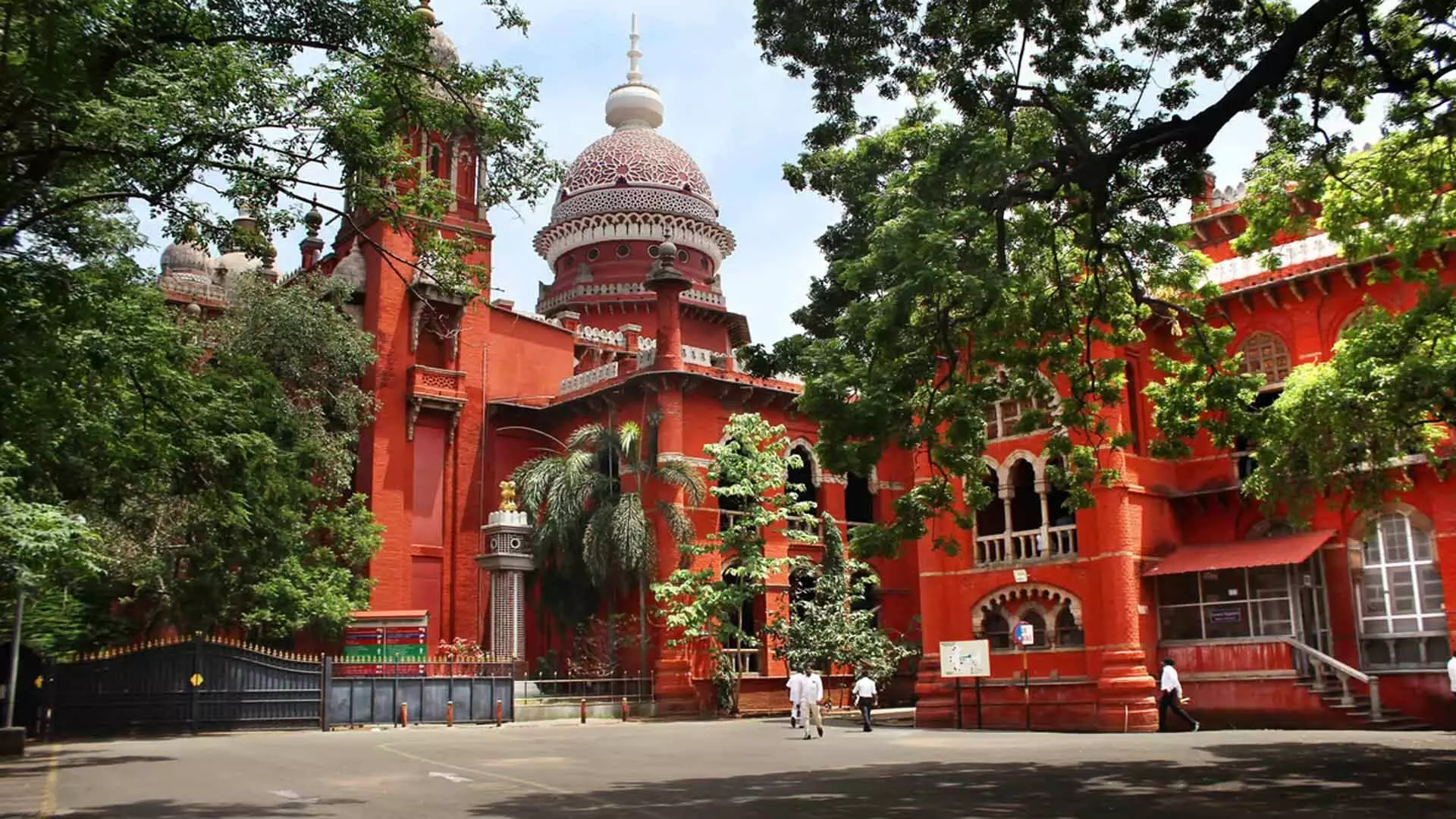 Madras High Court:स्कूलों के नाम में जाति का टैग छात्रों को कलंकित करेगा