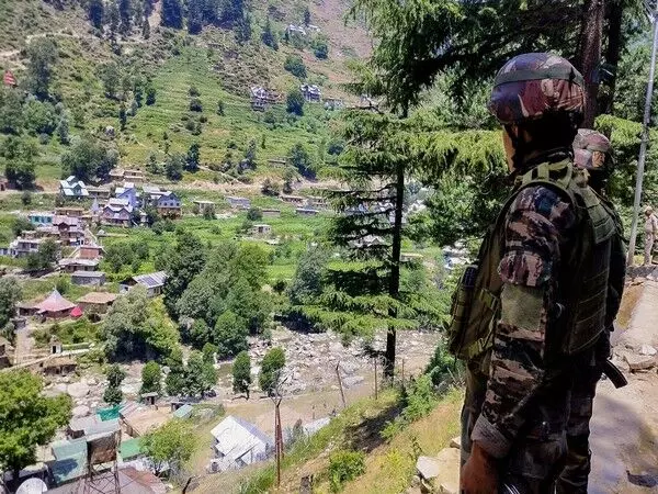 Jammu and Kashmir : सुरक्षा बलों और आतंकवादियों के बीच मुठभेड़