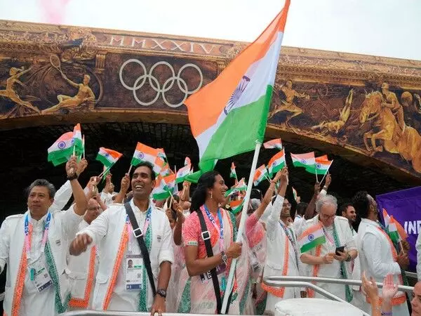 Paris Olympics: सिंधु और कमल के नेतृत्व में भारत का उद्घाटन समारोह में जोरदार स्वागत