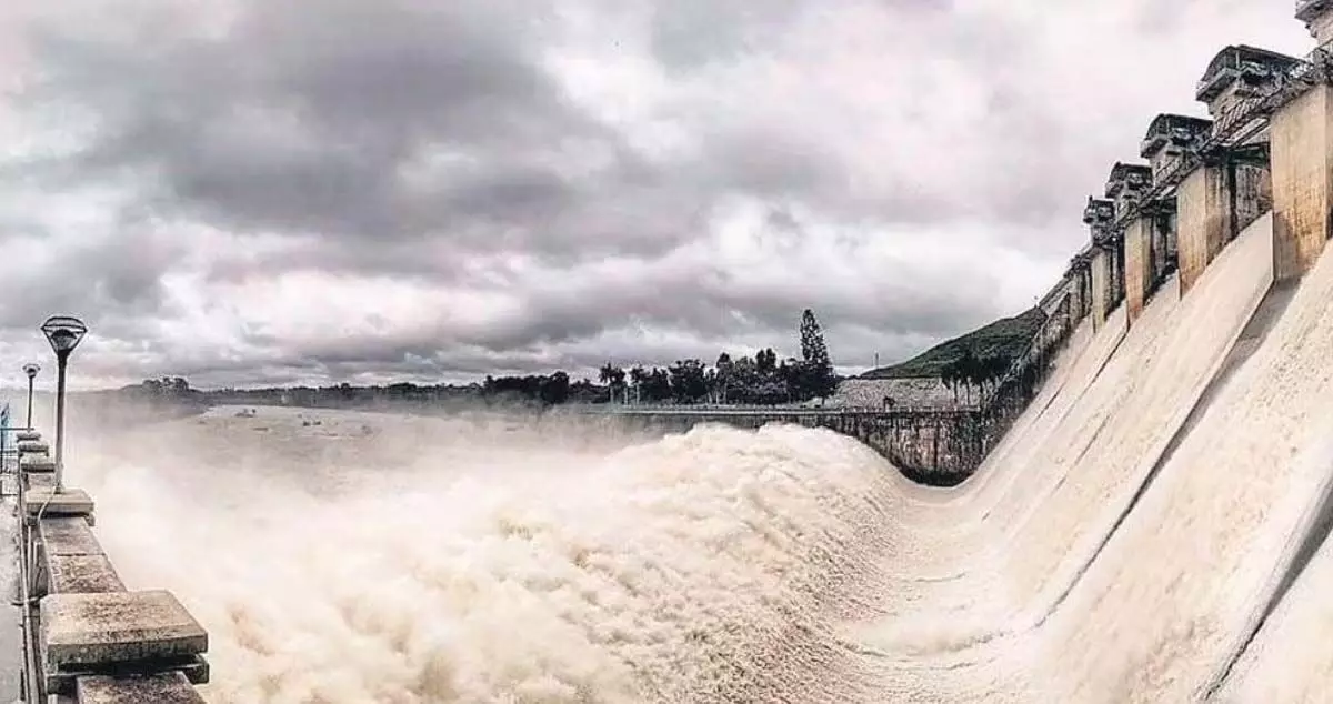 Karnataka : हेमावती नदी की बाढ़ ने सकलेशपुर को जलमग्न कर दिया, जनजीवन और यातायात को बाधित कर दिया