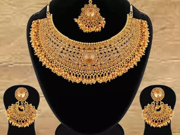 Gold price : भारत में आज सोने की कीमत में 1010 रुपये की गिरावट आई