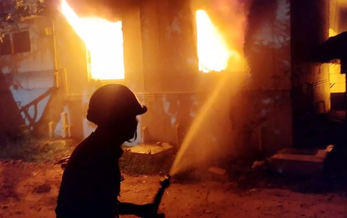 Andhra : मदनपल्ले उप-कलेक्टर कार्यालय में आग लगने से 2,440 महत्वपूर्ण फाइलें जल गईं
