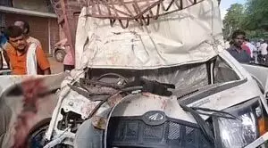 स्कूली बच्चों से भरी पिकअप खड़े ट्रक से टकराई; एक की मौत 15 घायल, CCTV फुटेज सामने आया