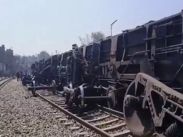 Palghar में मालगाड़ी पटरी से उतरी, अधिकारियों का कहना-  स्थानीय रेल नेटवर्क पर कोई असर नहीं पड़ा