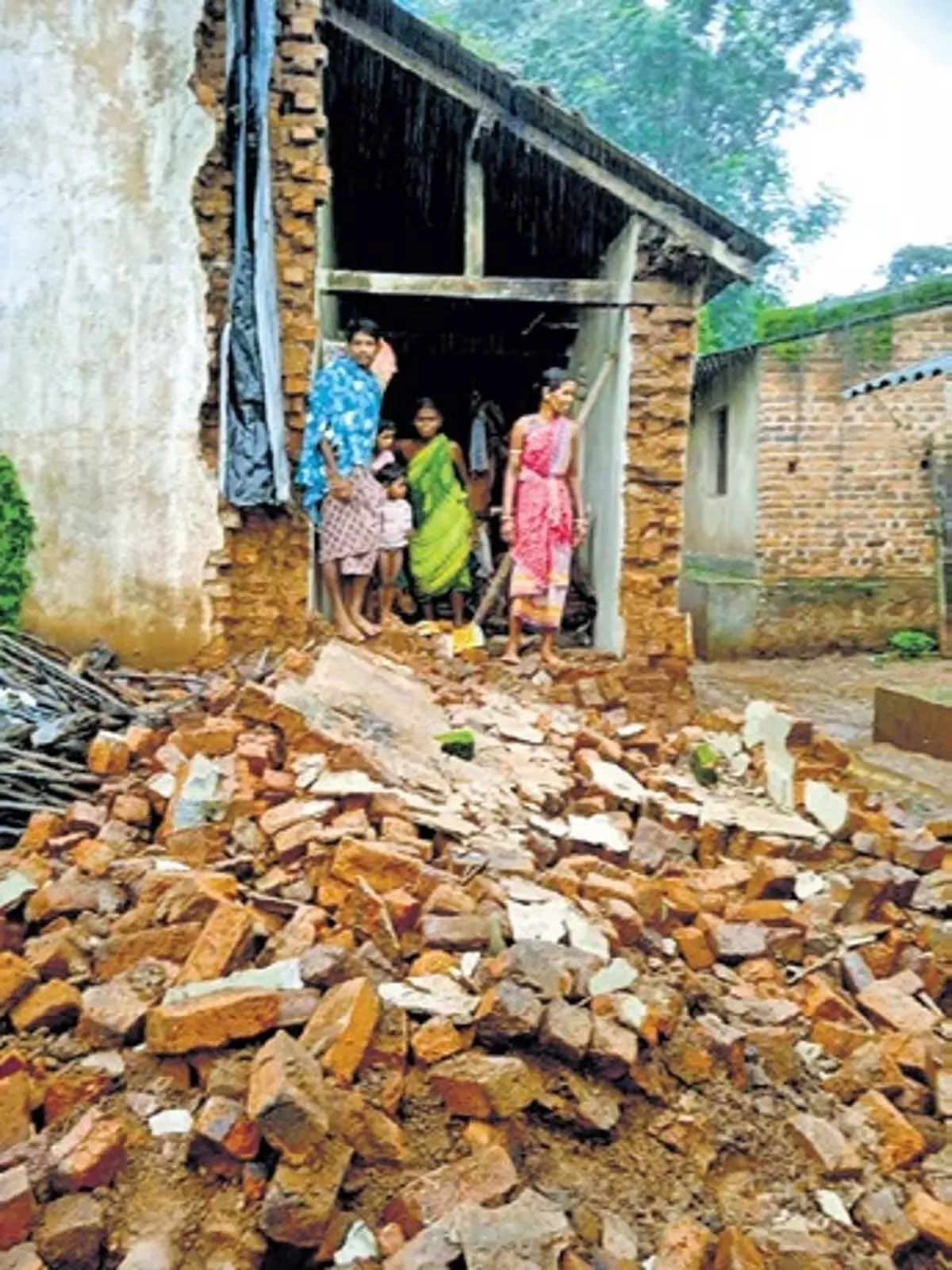 Odisha के कोरापुट में भारी बारिश, प्रमुख नदियां उफान पर