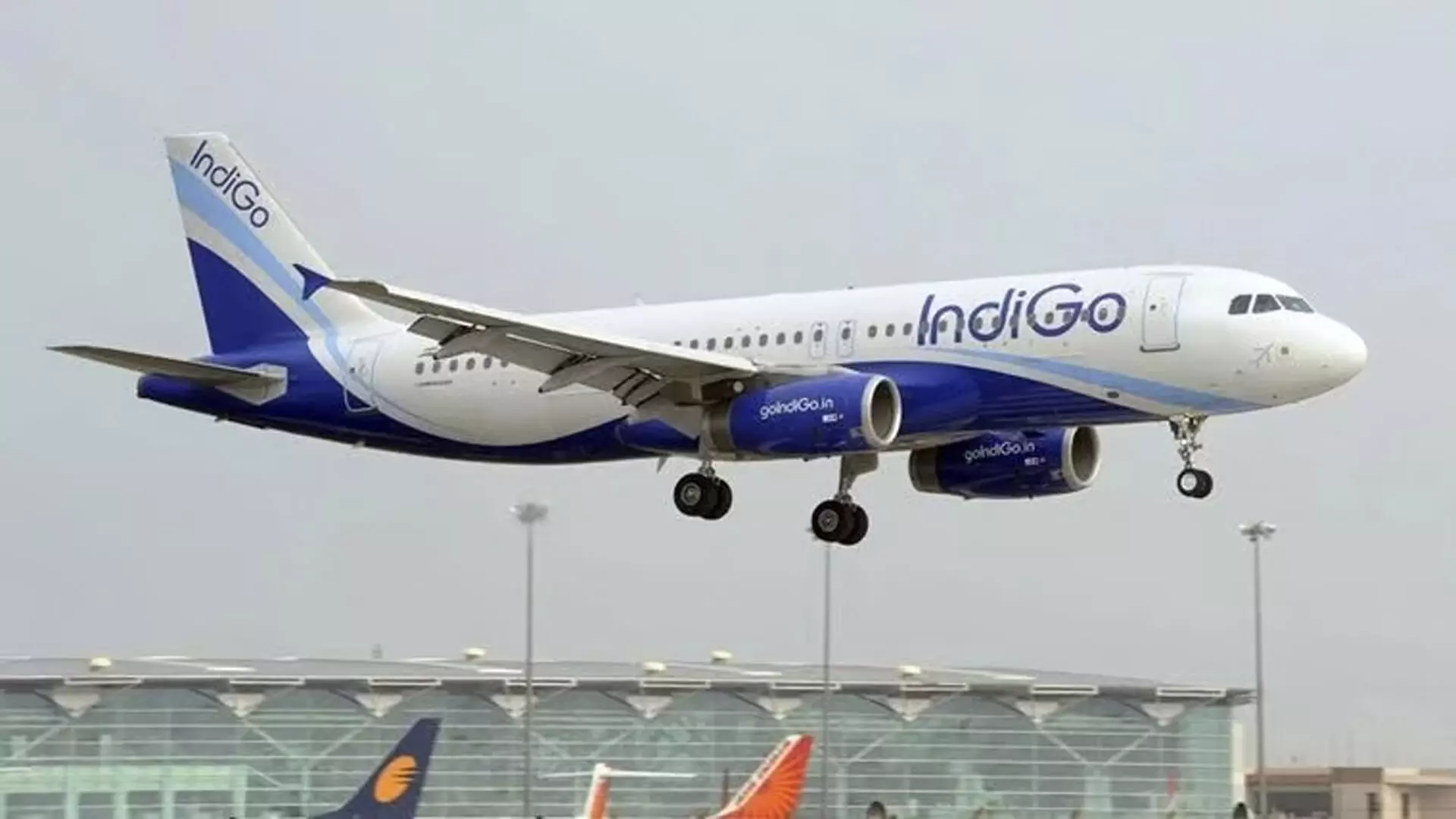 IndiGo ने उच्च मुद्रास्फीति के माहौल, ईंधन और हवाईअड्डे की लागत में वृद्धि की ओर इशारा किया