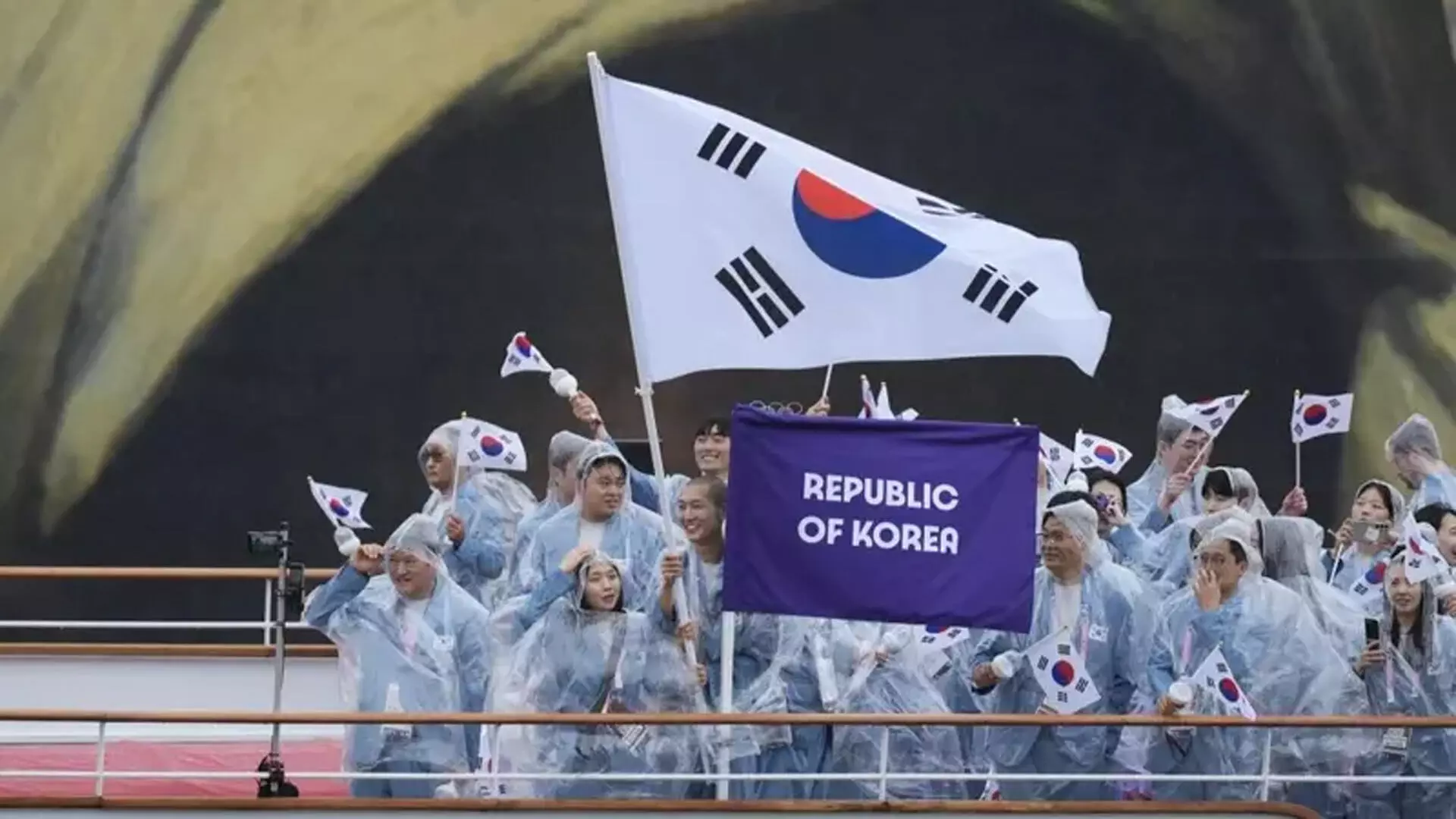 Olympics: दक्षिण कोरियाई टीम को उत्तर कोरियाई बताने पर आयोजकों ने माफी मांगी