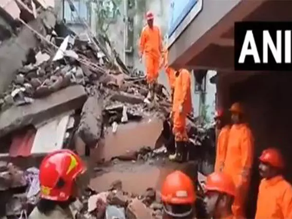 Maharashtra: इमारत गिरने के बाद तीसरा शव बरामद