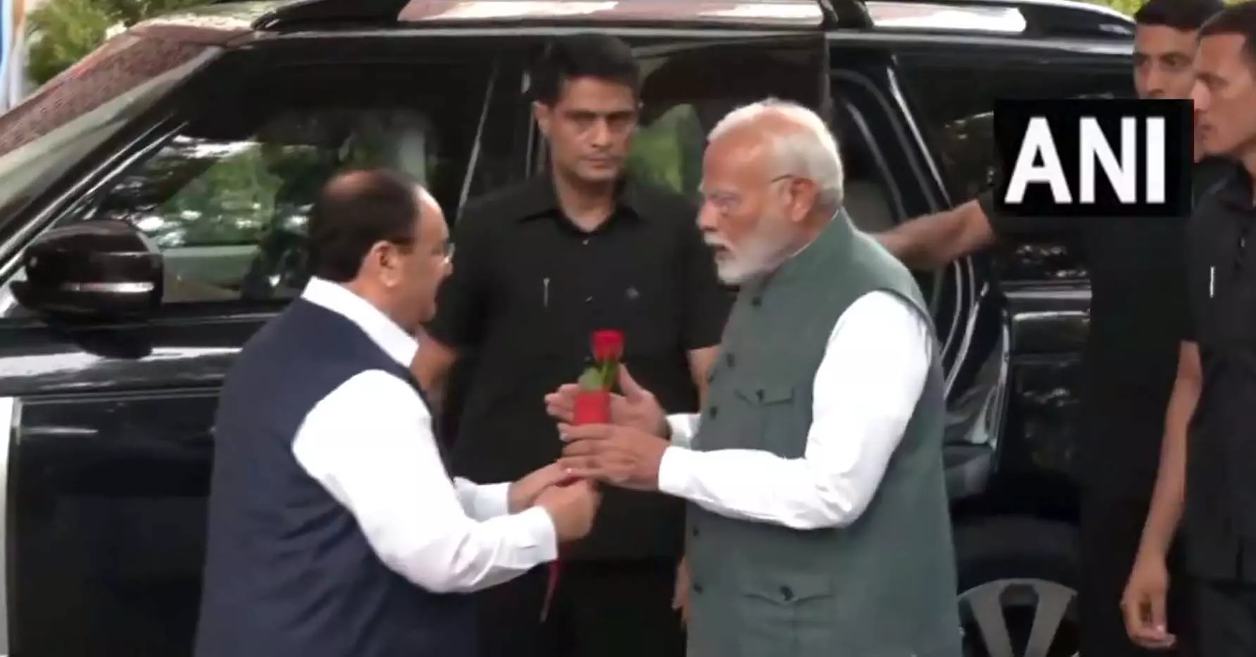 BIG BRAKING: भाजपा मुख्यालय पहुंचे PM मोदी, देखें VIDEO...