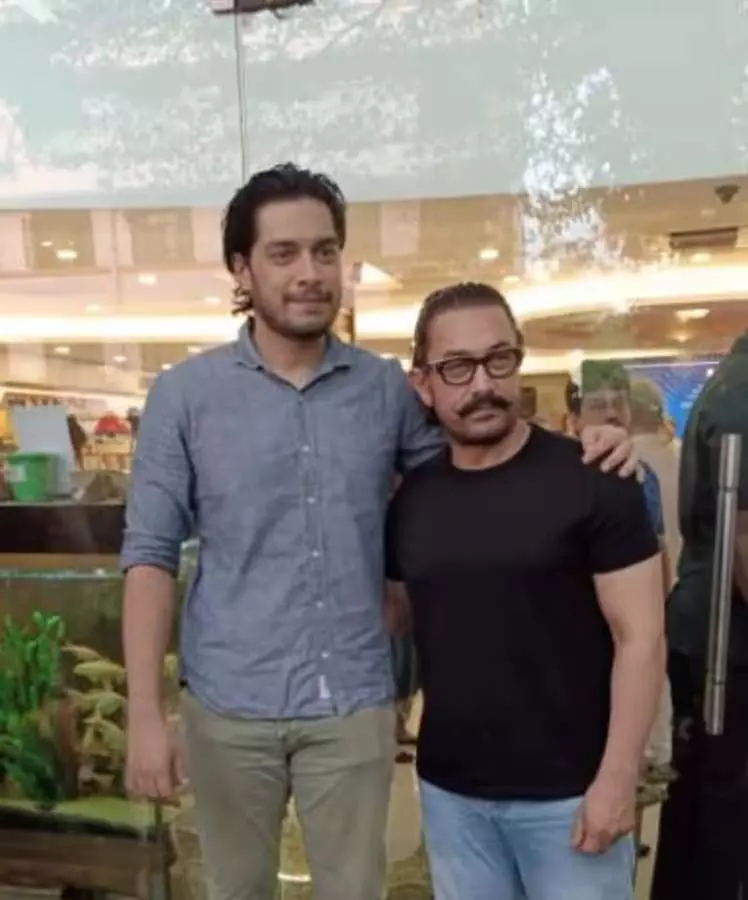 Aamir Khan के बेटे का अभिनय करियर की शुरुआत का जश्न