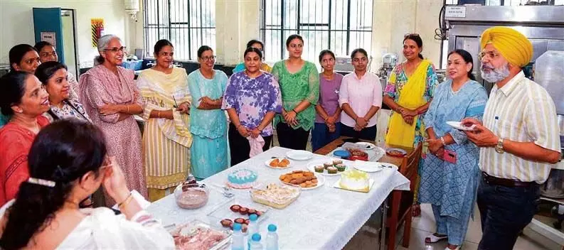 Ludhiana: बेकरी पर 5 दिवसीय प्रशिक्षण पाठ्यक्रम का समापन