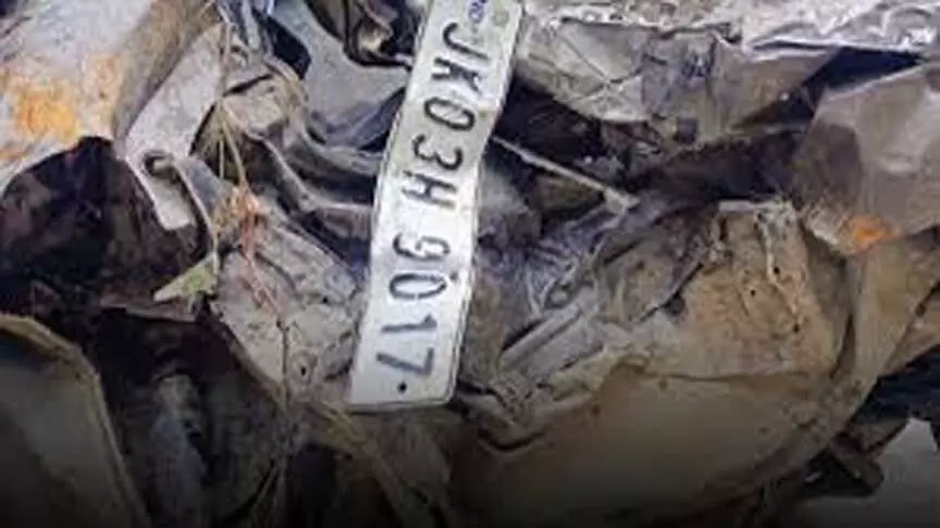 Jammu के अनंतनाग में कार के खाई में गिरने से 5 बच्चों समेत 8 की मौत