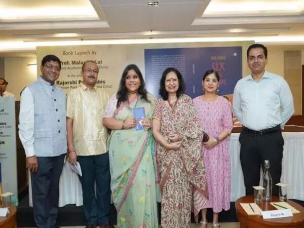 IAS अधिकारी नेहा बंसल ने दिल्ली में कविता संग्रह सिक्स ऑफ कप्स का विमोचन किया