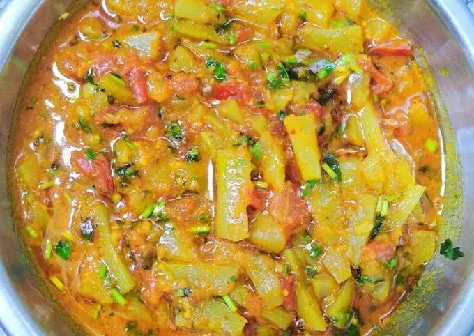Recipe: टमाटर के साथ मिलाकर बनाएं लौकी की स्वादिष्ट सब्जी