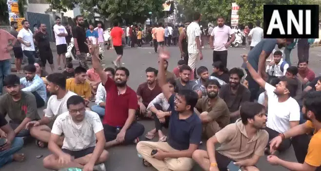 कोचिंग संस्थान में मौत, छात्रों ने दिल्ली सरकार के खिलाफ किया विरोध प्रदर्शन