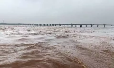 Telangana: भद्राचलम में गोदावरी का जलस्तर 53.6 फीट पहुंचा