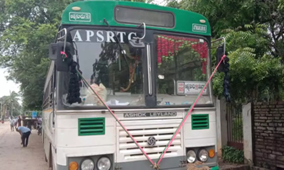 Andhra Pradesh: पत्नी के घर जाने के लिए व्यक्ति ने APSRTC की बस चुराई