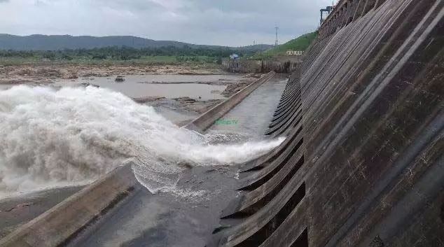 Odisha : हीराकुंड बांध से आज छोड़ा गया इस मौसम का पहला बाढ़ का पानी