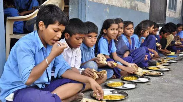 government primary school के 6 छात्र मध्याह्न भोजन खाने के बाद बीमार