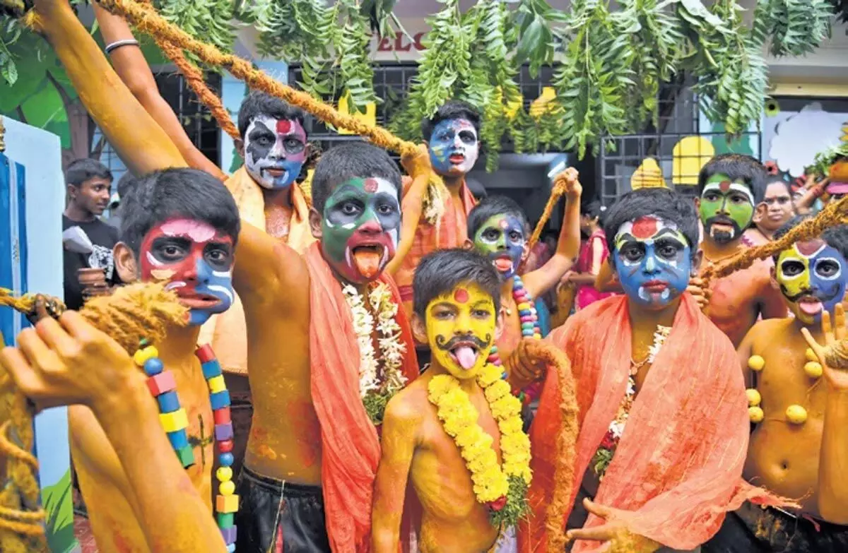 Hyderabad बोनालु उत्सव के लिए पुराने शहर के मंदिर तैयार