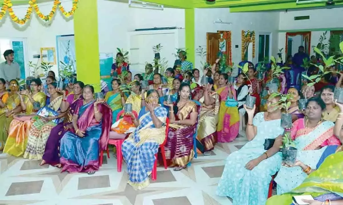 Andhra Pradesh: ग्रामीण महिला उद्यमियों को बड़े सपने देखने के लिए प्रोत्साहित किया