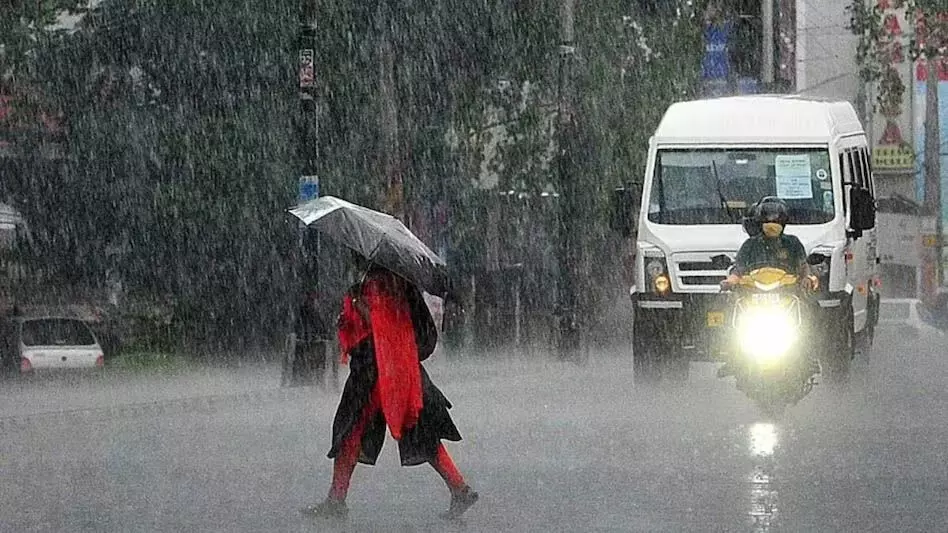 Gujarat में भारी बारिश का रेड अलर्ट इन इलाकों में होगी बारिश
