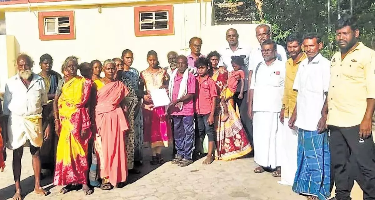जन्म प्रमाण पत्र न होने पर Dindigul में पलियार के छात्रों को स्कूल जाने से रोका गया