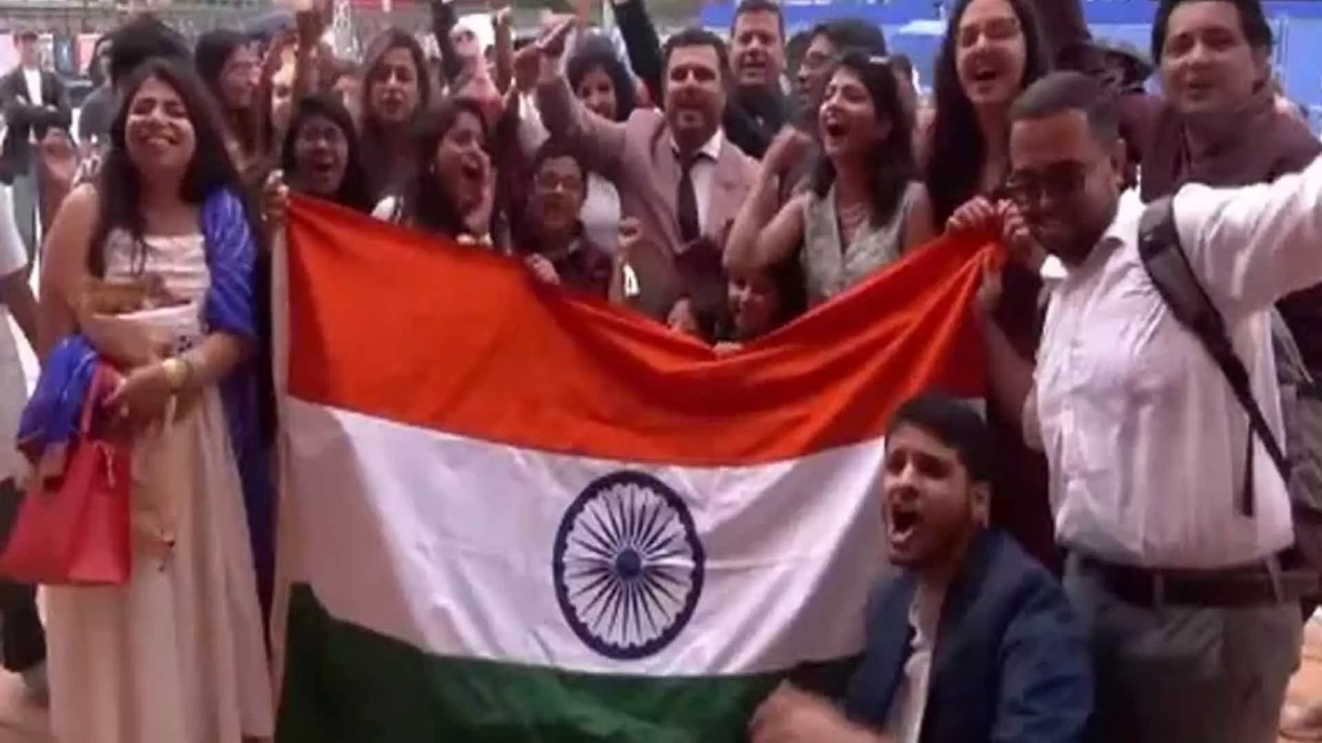 Olympics: पेरिस ओलंपिक में भाग लेने वाले भारतीय एथलीटों का प्रशंसकों ने किया उत्साहवर्धन