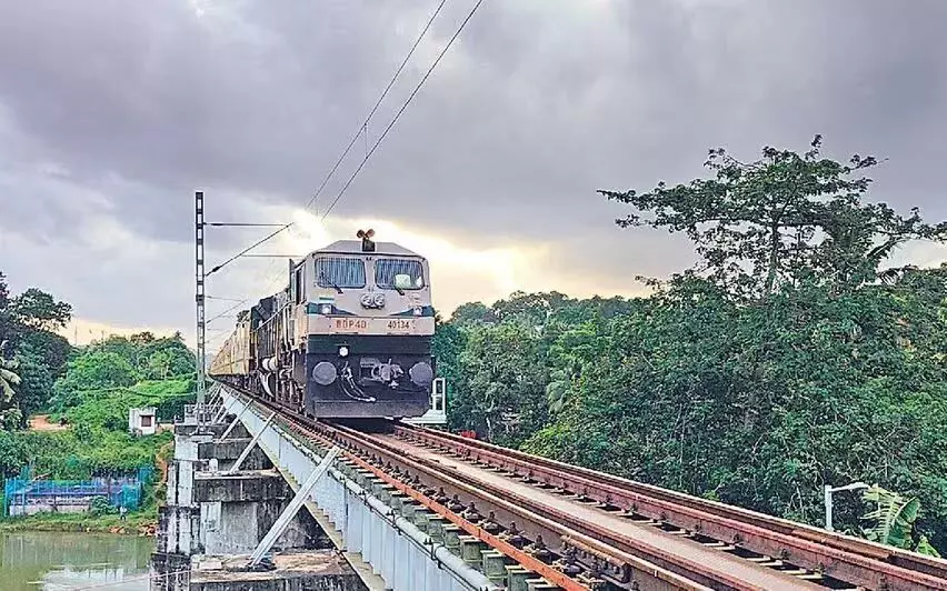 Punalur-सेनगोट्टई मार्ग पर लंबे इंतजार के बाद इलेक्ट्रिक ट्रेनें शुरू हुईं