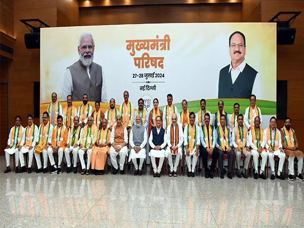 PM Modi  ने दिल्ली स्थित पार्टी मुख्यालय में भाजपा शासित राज्यों के मुख्यमंत्रियों और उपमुख्यमंत्रियों से मुलाकात की