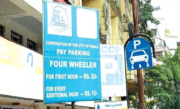 Goa में पे पार्किंग संचालकों द्वारा पर्यटकों से लूट जारी