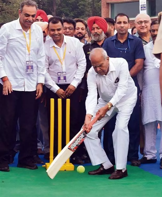 Chandigarh: गली क्रिकेट टूर्नामेंट शुरू, पहले दिन 27 मैच खेले गए