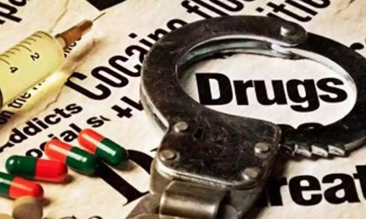 Hyderabad: नशीले पदार्थ की तस्करी के आरोप में व्यक्ति और उसके बेटे को गिरफ्तार किया