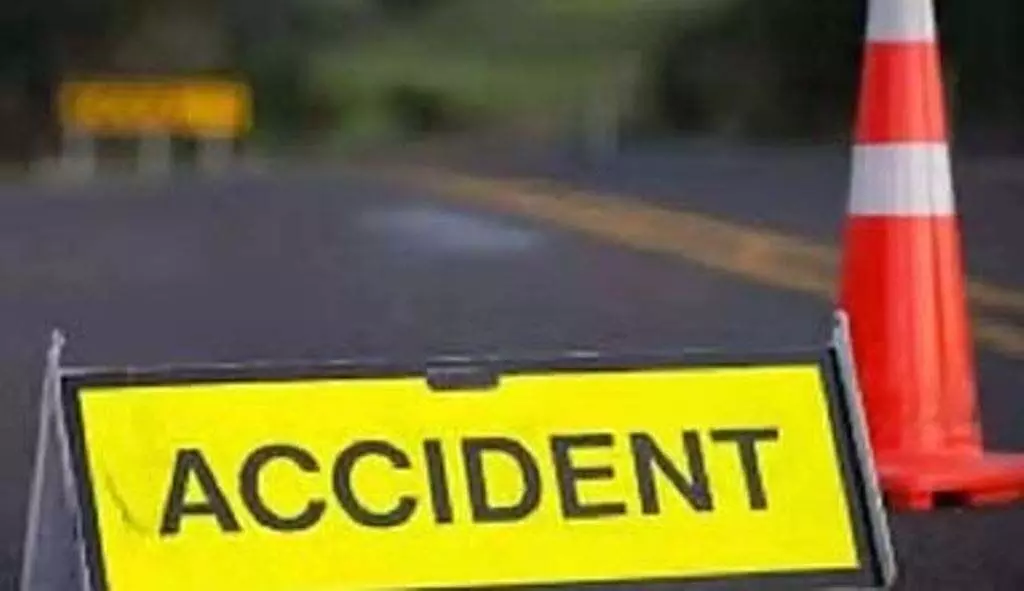 Accident: स्कूटी व कार में जोरदार भिड़ंत, 3 लोगों की दर्दनाक मौत