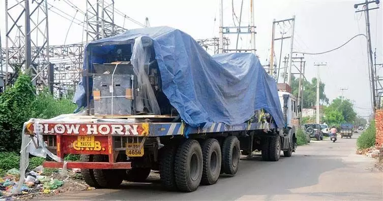 Ludhiana: वाणिज्यिक वाहनों पर अधिकारियों की आंखें मूंद ली
