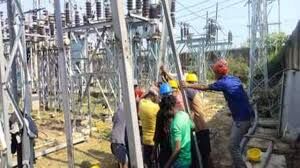 Chakradharpur : मिनी ग्रिड में ब्रेकर लगाने के लिए दिन भर गुल रही बिजली