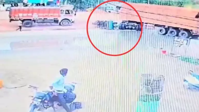 BIG BREAKING: ट्रक चालक की लापरवाही से गई 3 लोगों की जान, देखें VIDEO...