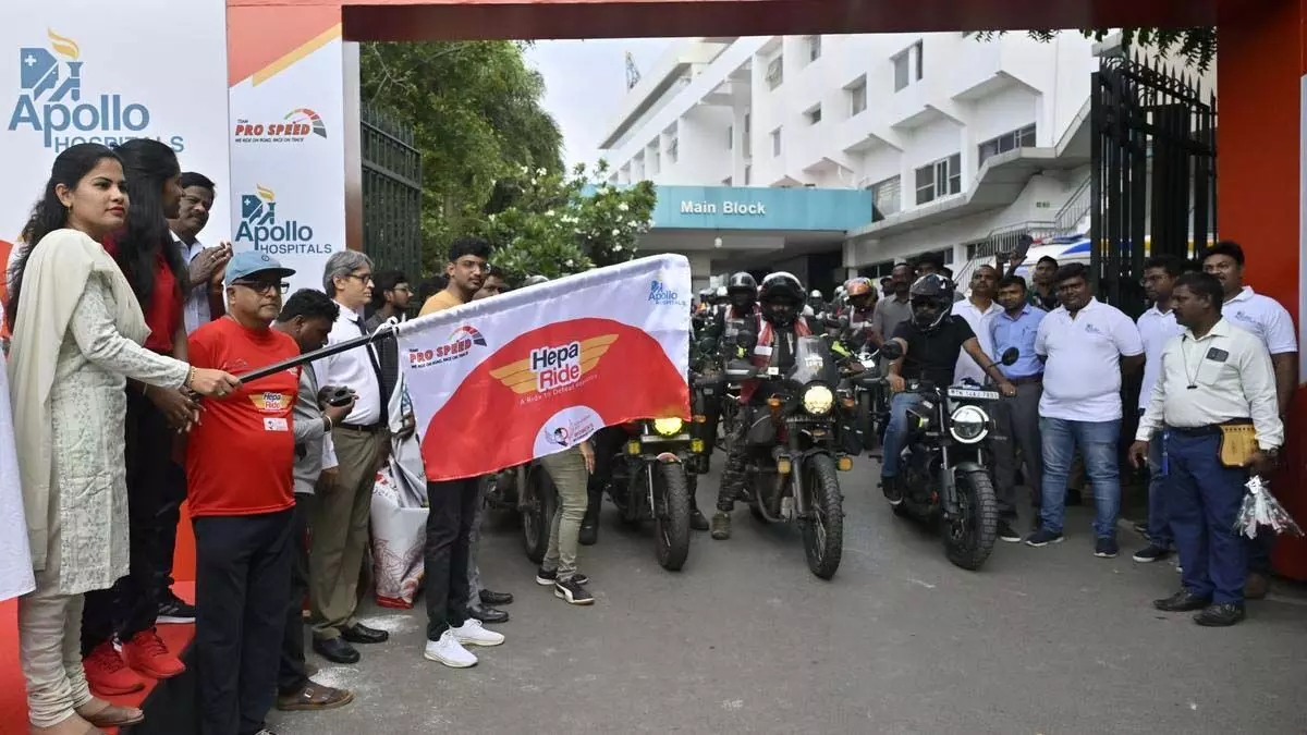 CHENNAI: हेपेटाइटिस के प्रति जागरूकता बढ़ाने, मोटरबाइक रैली निकाली